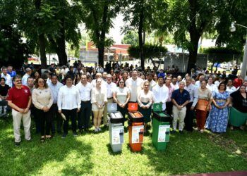 Yamil Melgar respalda proyecto estudiantil de la UNACH “Separando para Transformar”