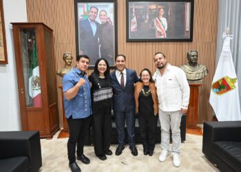 Eduardo Ramírez se reúne con la rectora de la Universidad Nacional Rosario Castellanos, Alma Herrera