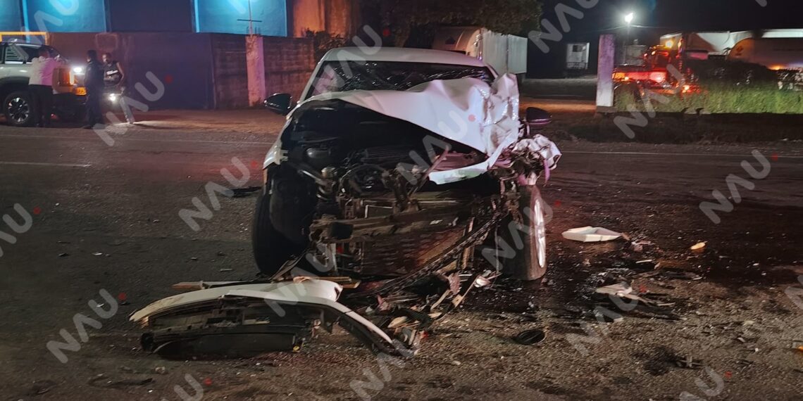 Choque en la carretera Costera deja cuatro lesionados y cuantiosos daños materiales