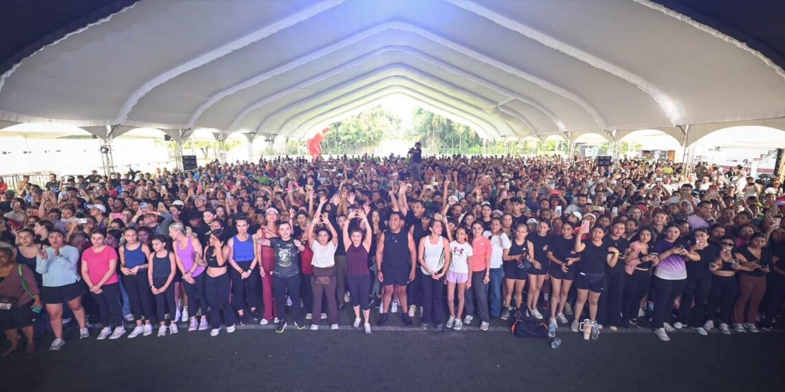 Junto a cientos de familias, Eduardo Ramírez se suma a jornada de activación física en Tapachula