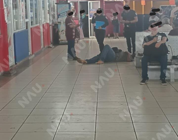 Adulto mayor resulta lesionado tras caer en terminal de corto recorrido de Tapachula