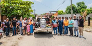 Elmer Vázquez dona transformador para atender problemática eléctrica en la colonia El Rastro