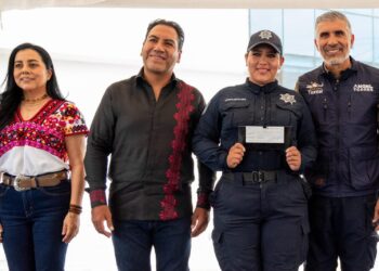 Eduardo Ramírez entrega incentivos a policías de Tuxtla Gutiérrez con Certificado Único Policial