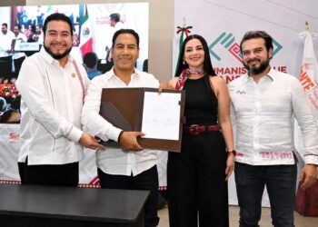 Eduardo Ramírez fortalece atención al magisterio y entrega apoyos del programa Cuidar es Amar