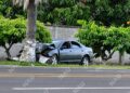 Vehículo queda destrozado tras chocar contra una palmera en la carretera a Puerto Madero