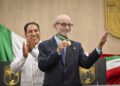 Gobernador Eduardo Ramírez Aguilar impone Medalla “Miguel Álvarez del Toro” al biólogo Carlos Guichard Romero