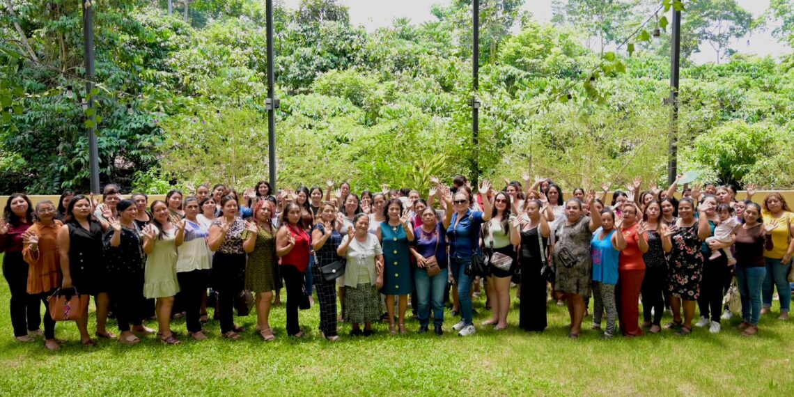 Mujeres con AURA buscan sumar esfuerzos a través de “Es Tiempo de Mujeres”