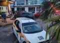 Chocan camioneta Mitsubishi y automóvil Nissan en el centro de Tapachula