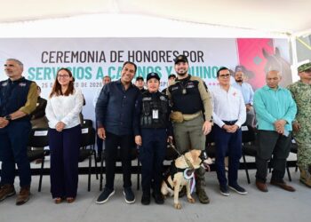 Eduardo Ramírez atestigua ceremonia de jubilación de caninos y equinos de la Secretaría de Seguridad del Pueblo