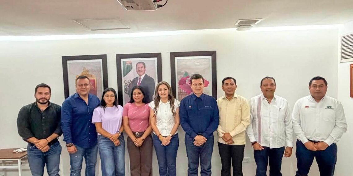 Fabián Barrios gestiona ante CFE soluciones a los apagones en Unión Juárez