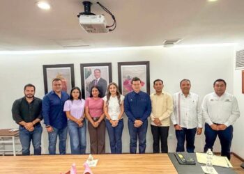 Fabián Barrios gestiona ante CFE soluciones a los apagones en Unión Juárez