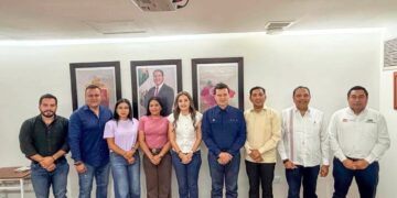 Fabián Barrios gestiona ante CFE soluciones a los apagones en Unión Juárez