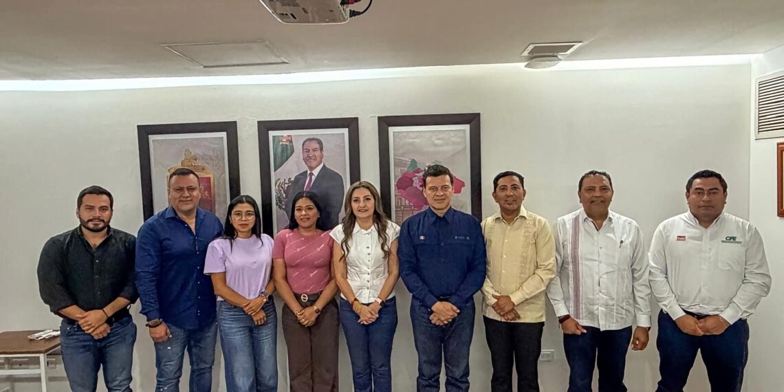 Elmer Vázquez fortalece coordinación con CFE para dar seguimiento al servicio eléctrico en Suchiate