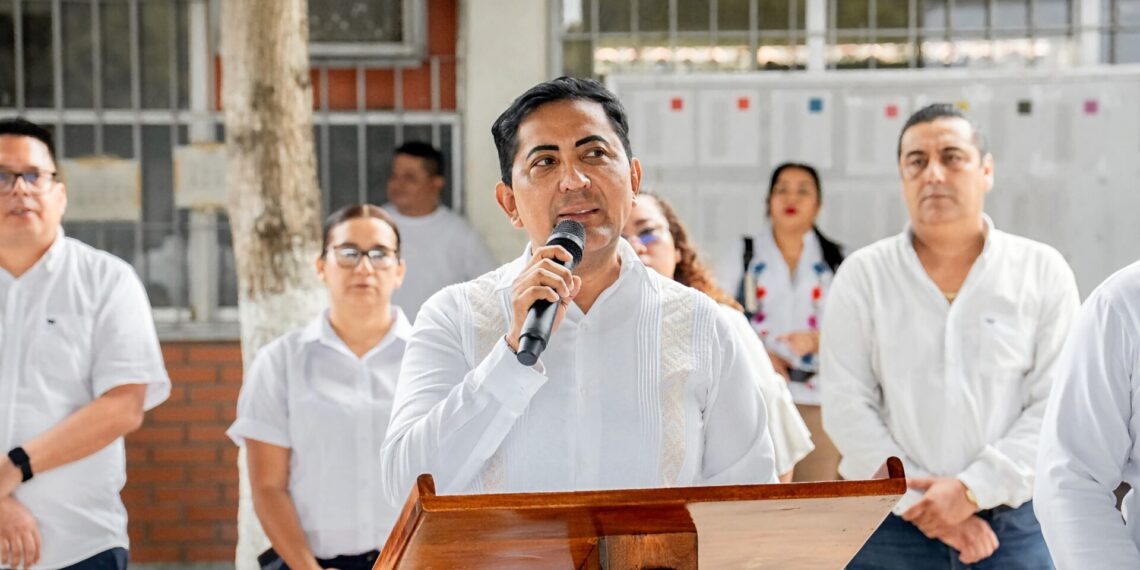Elmer Vázquez acompaña al COBACH 21 Suchiate en el inicio del ciclo escolar 2026-A