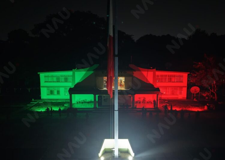 Verde, blanco y rojo iluminan la 36/a Zona Militar por el Mes Patrio