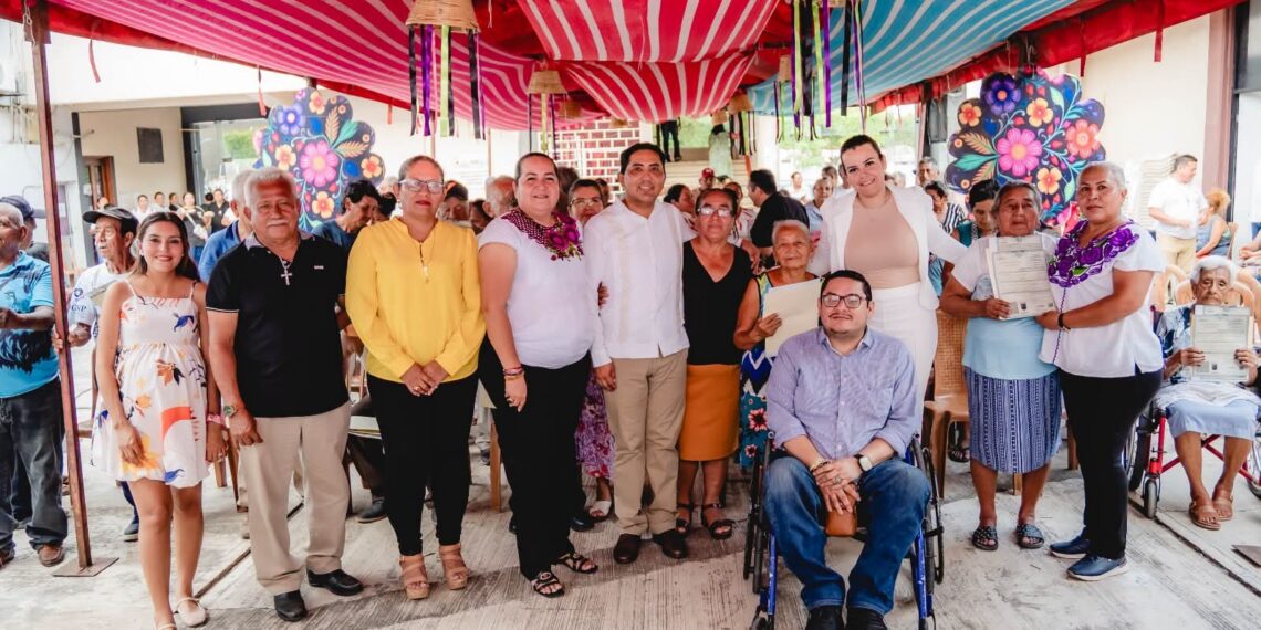DIF Suchiate entrega actas de nacimiento a adultos mayores y garantiza su derecho a la identidad