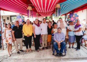 DIF Suchiate entrega actas de nacimiento a adultos mayores y garantiza su derecho a la identidad