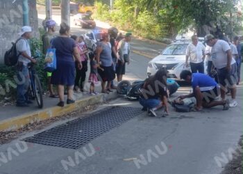 Motociclista termina hospitalizado tras accidente con taxi en Tapachula