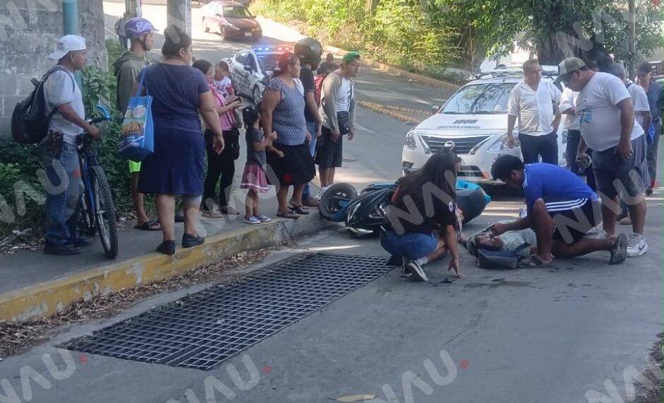 Motociclista termina hospitalizado tras accidente con taxi en Tapachula