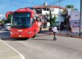 Choque entre autobús de pasajeros y camioneta genera congestionamiento en una de las principales vialidades de Tapachula