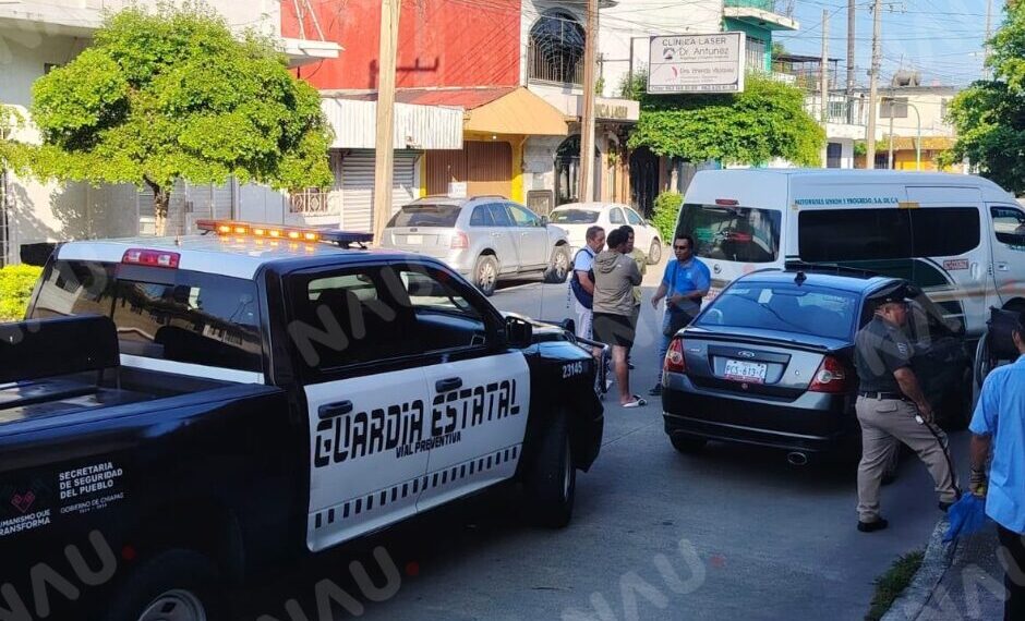 Choque entre automóvil y unidad del transporte público moviliza a cuerpos de emergencia en Tapachula