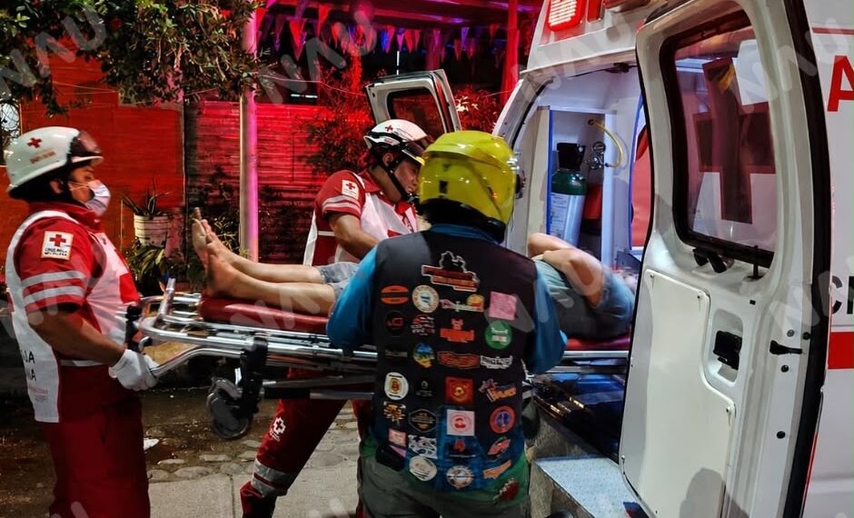 Hombre resulta lesionado tras caer y hacer contacto con una malla electrificada en Tapachula