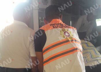 Tráiler saca de la carretera a camioneta de una quesería en Mapastepec