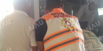 Tráiler saca de la carretera a camioneta de una quesería en Mapastepec