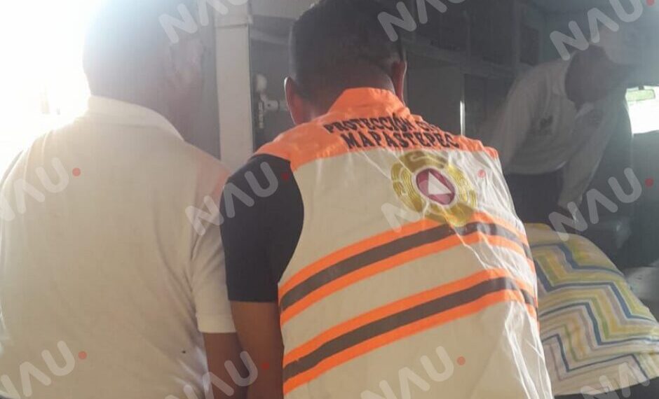 Tráiler saca de la carretera a camioneta de una quesería en Mapastepec