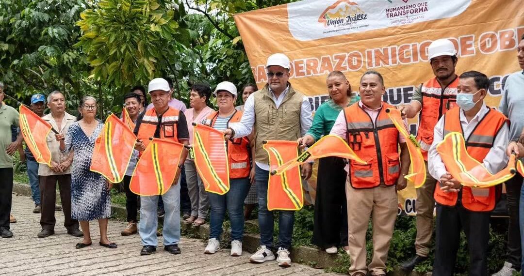 Fabián Barrios de León Inician construcción del Centro Comunitario en el ejido San Rafael