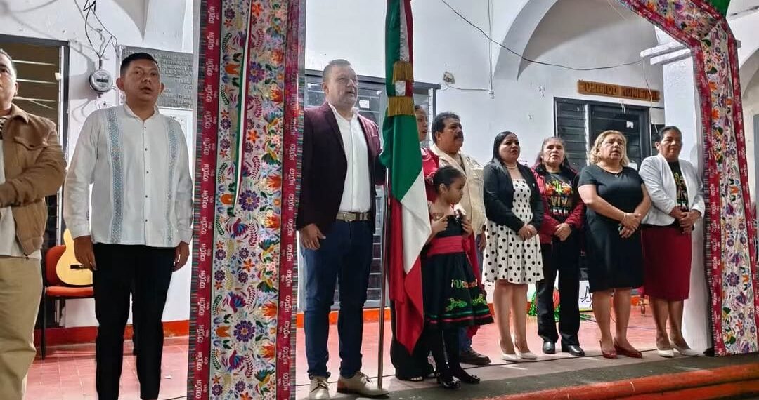 Fabián Barrios de León encabeza Grito de Independencia en Unión Juárez Chiapas.