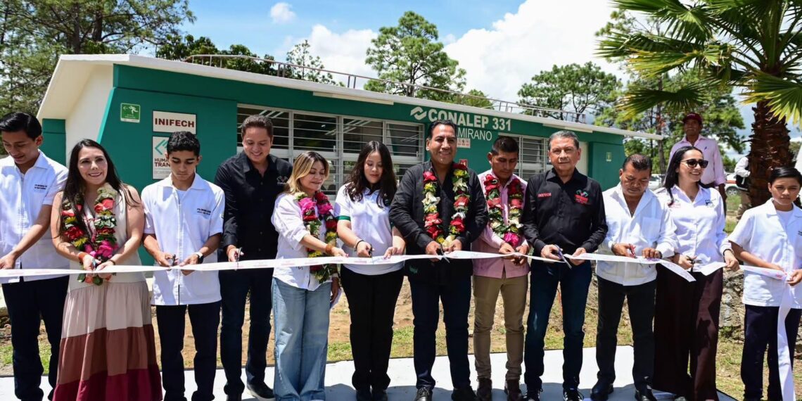 Eduardo Ramírez impulsa obras para fortalecer la educación y la conectividad en Comitán y Altamirano
