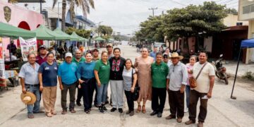 Elmer Vázquez invita a consumir local en el Tianguis Comunitario de Sembrando Vida en Suchiate