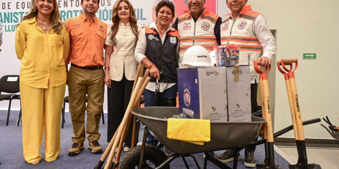 Eduardo Ramírez entrega equipamiento para reforzar la protección civil ante la temporada de lluvias en Tuxtla