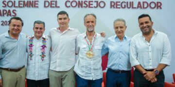 Yamil Melgar consolida histórica Medalla Fray Matías de Córdova