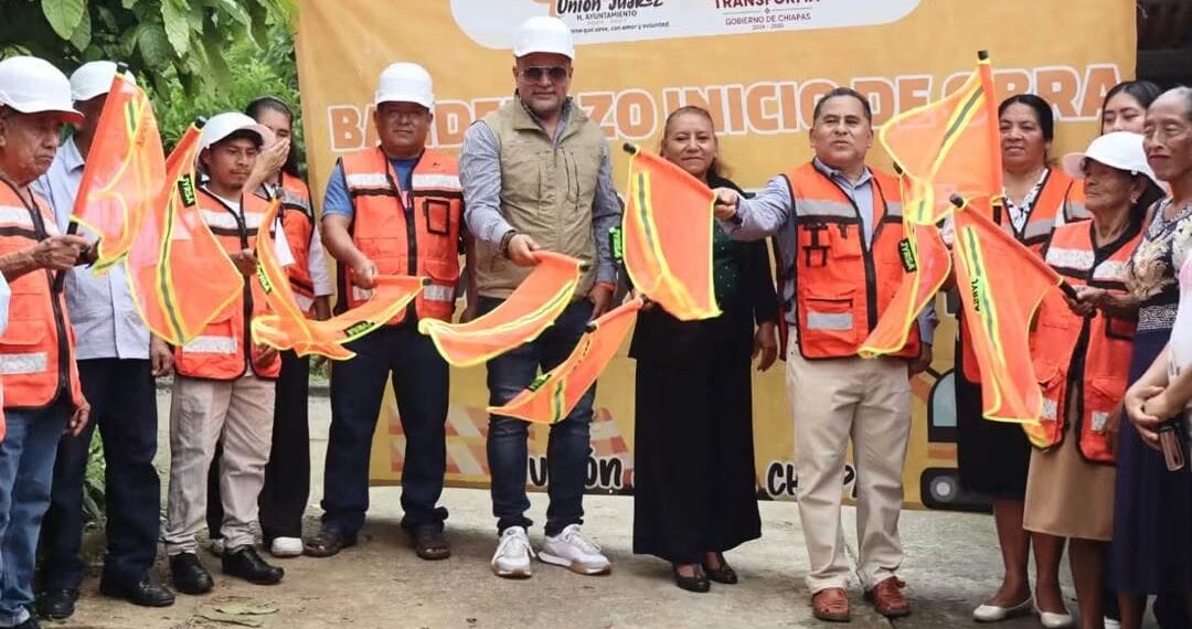 Fabián Barrios de León impulsa ampliación de red eléctrica en la zona de la Guardiania del Ejido La Trinidad.
