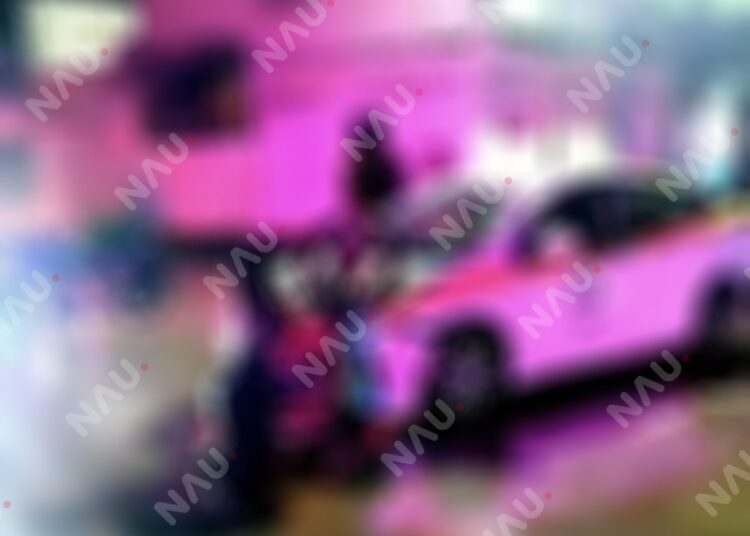 Dos menores resultan lesionados en choque de motocicleta y taxi en Tapachula