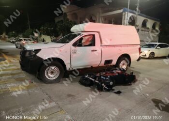 Choque entre camioneta y motocicleta deja un lesionado en el centro de Tapachula