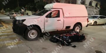 Choque entre camioneta y motocicleta deja un lesionado en el centro de Tapachula