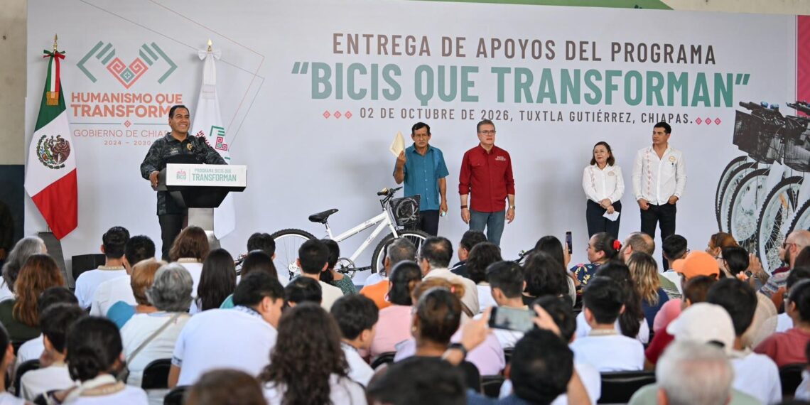 Eduardo Ramírez entrega apoyos de Bicis que Transforman a estudiantes de Tuxtla Gutiérrez