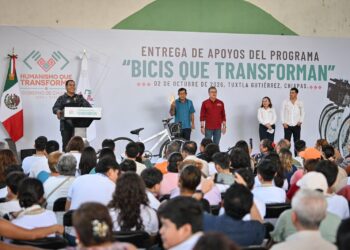 Eduardo Ramírez entrega apoyos de Bicis que Transforman a estudiantes de Tuxtla Gutiérrez