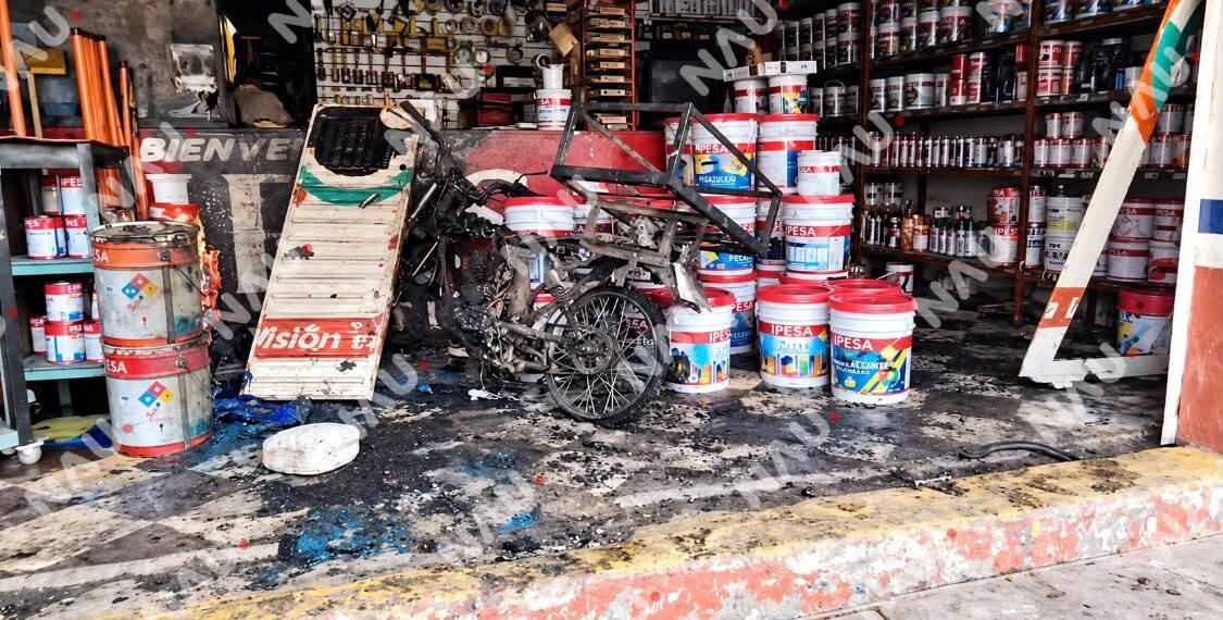 INCENDIO MOVILIZA A BOMBEROS EN EL CENTRO DE TAPACHULA