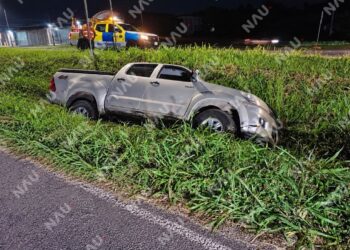Vehículo sale de la carretera en libramiento de Tuxtla Chico; no hubo lesionados
