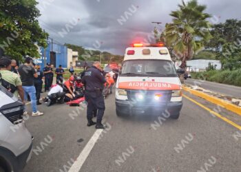 Policía cae de patrulla en movimiento en la carretera Costera de Tapachula
