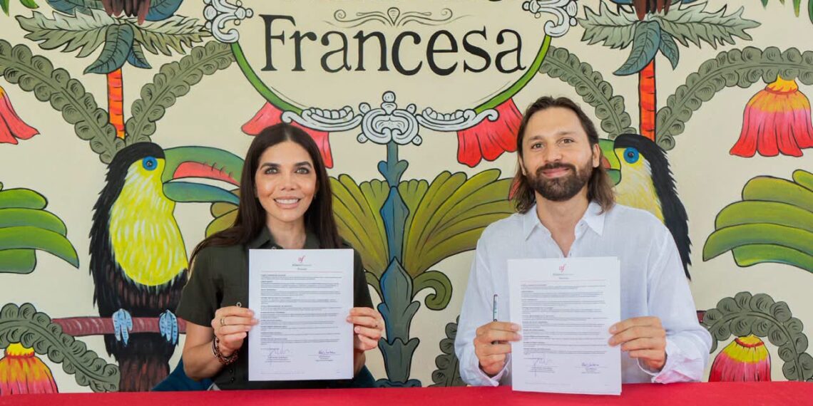 INM Chiapas firma convenio con el centro cultural y educativo Alianza Francesa Tapachula para fortalecer la atención a personas en contexto de movilidad. 🤝✍️