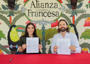 INM Chiapas firma convenio con el centro cultural y educativo Alianza Francesa Tapachula para fortalecer la atención a personas en contexto de movilidad. 🤝✍️