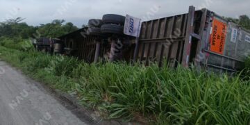 Investigan accidente de tráiler cargado con carne en libramiento de Ciudad Hidalgo