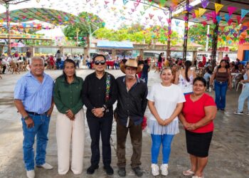 Elmer Vázquez acompaña a familias de Benito Juárez Cosalapa en aniversario de la dotación de tierras