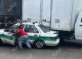 Camión golpea taxi con cinco pasajeros al salir de una bodega en Tapachula