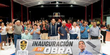 Elmer Vázquez inaugura cancha ejidal en 15 de Abril para fortalecer la convivencia y el deporte